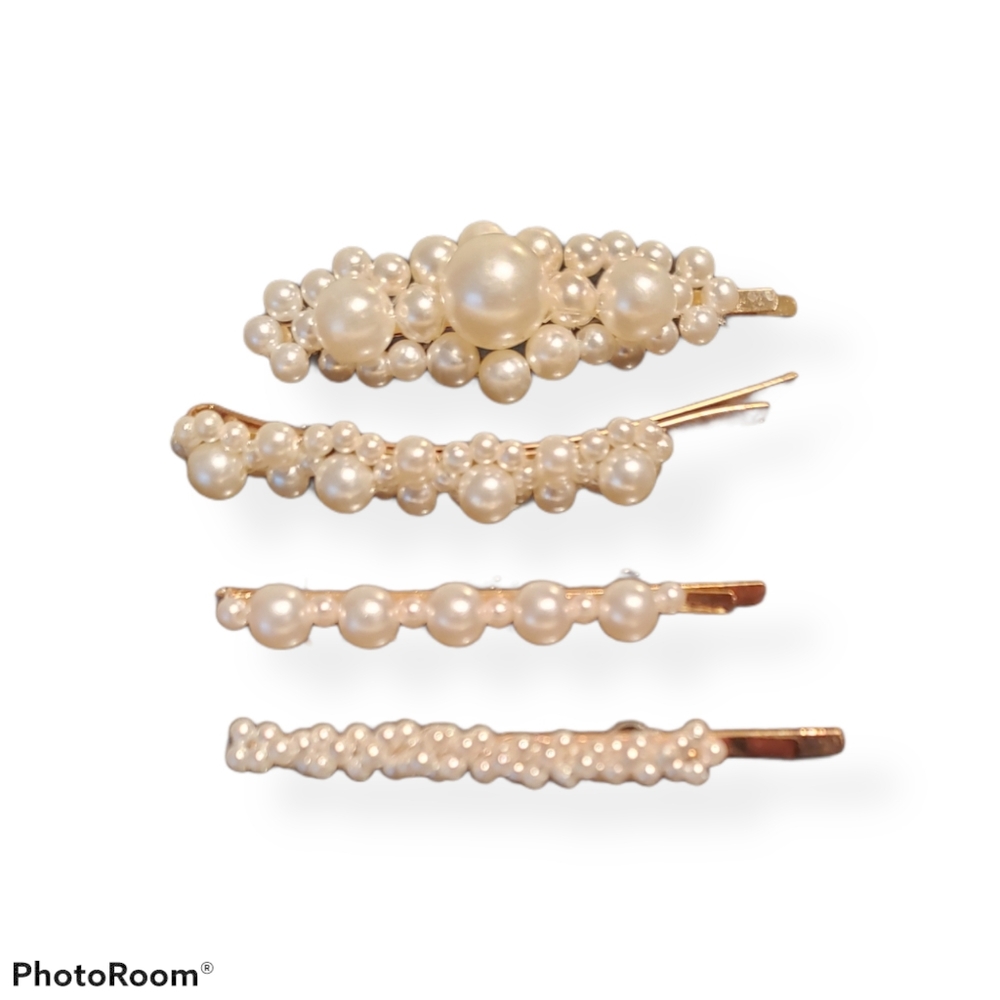 Set of 4 pearl hair pins